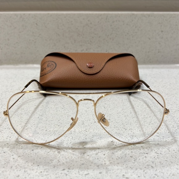 Authentic Used Ray Ban Aviator Sunglasses in excellent condition. - Picture 3 of 6